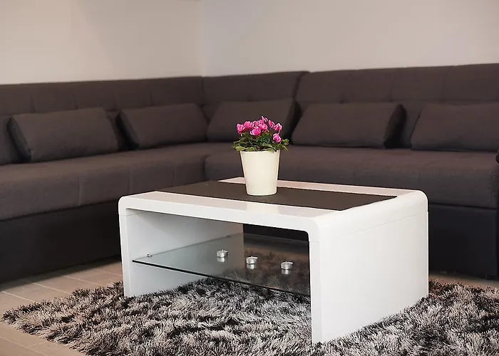 Adriapag شقة